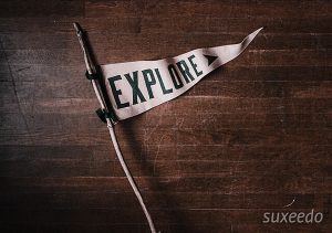 Fahne mit dem Schriftzug Explore